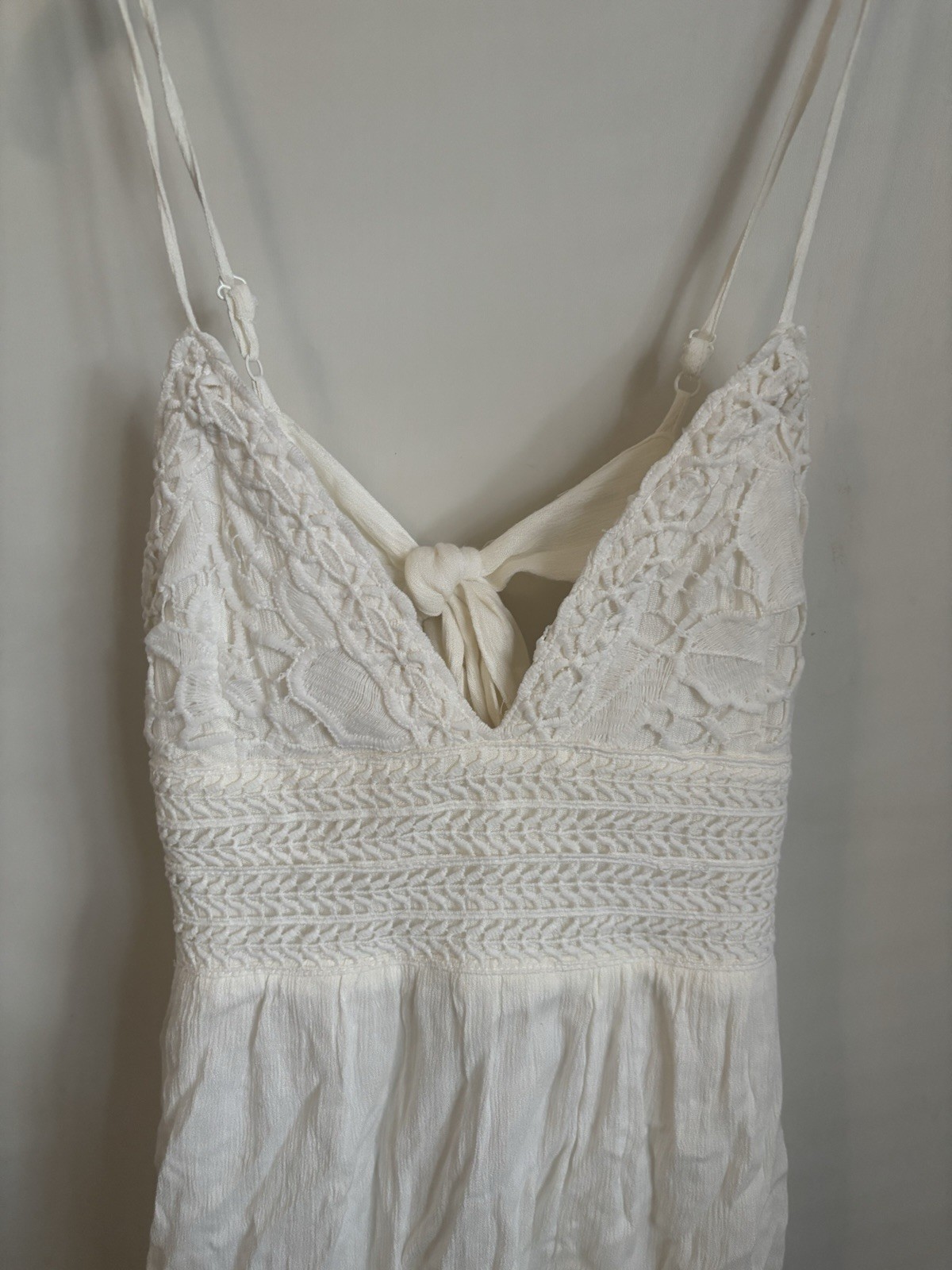 Altar’d State White Lace V-Neck Backless Tie Back Bow top Women Size M