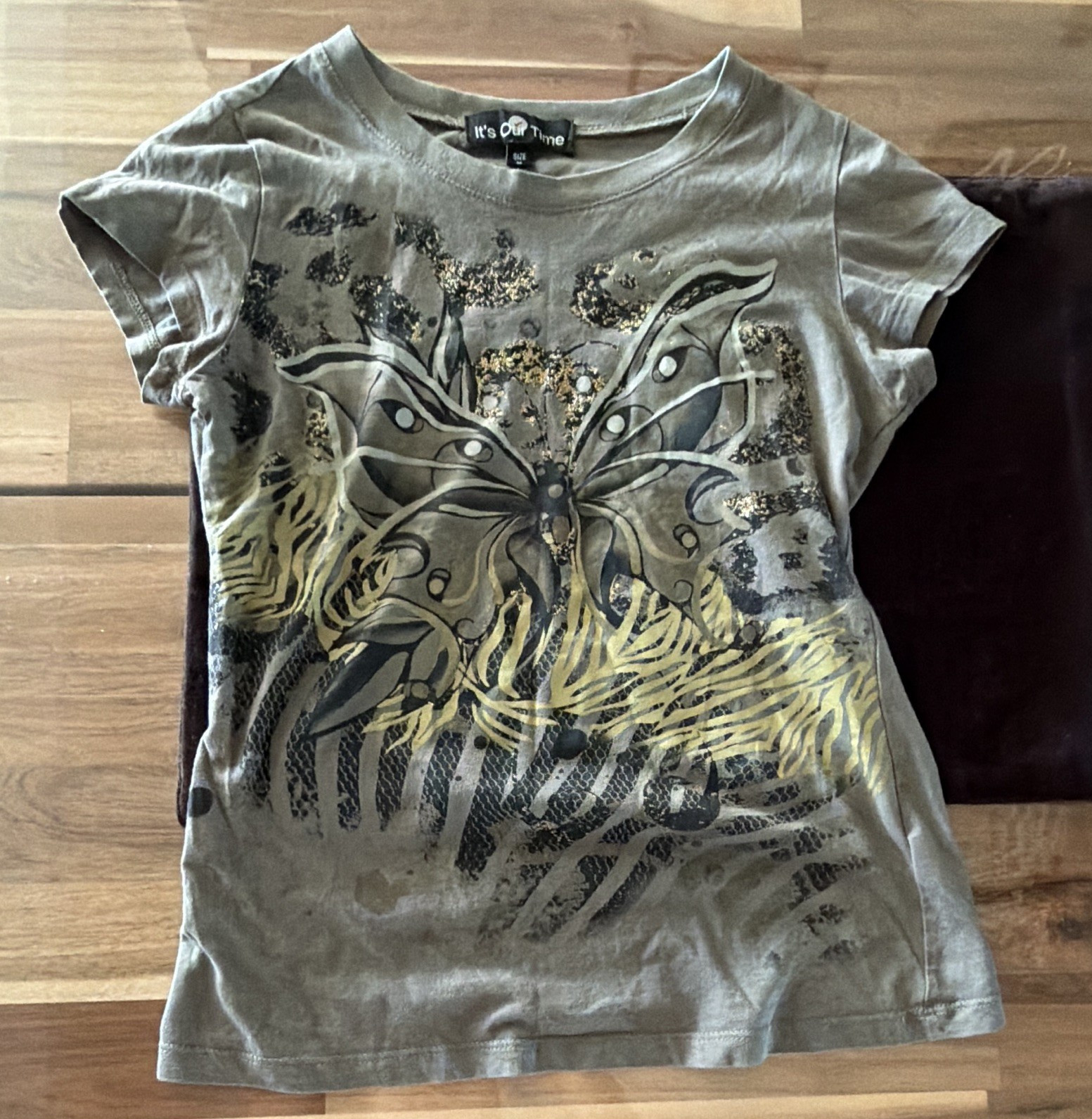 It’s Our Time Gray Graphic Butterfly Round Neck Short Sleeve T-Shirt Women’s M