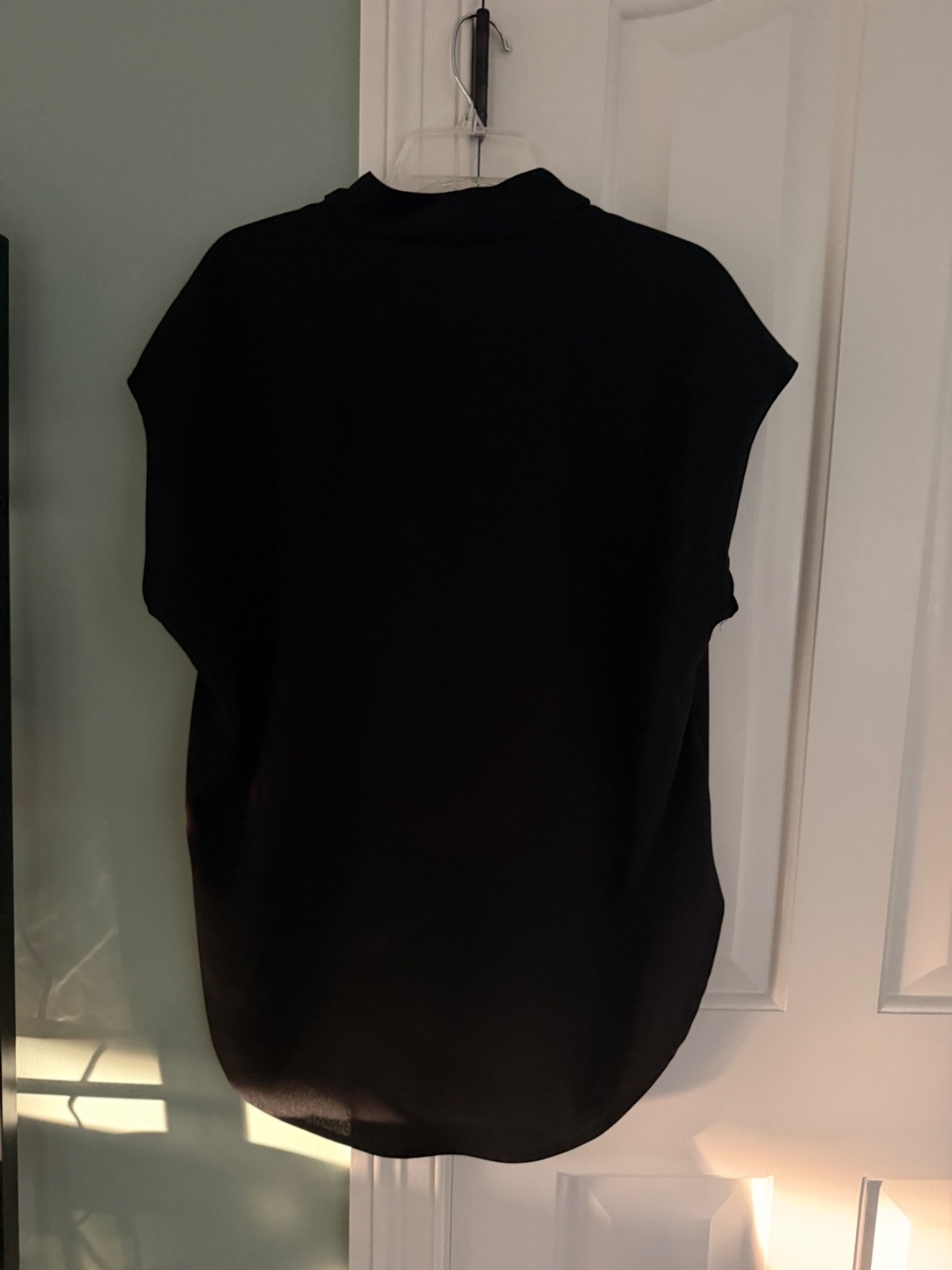 Halston Blouse/Top Womens Medium Black Sleeveless V Neck NWT