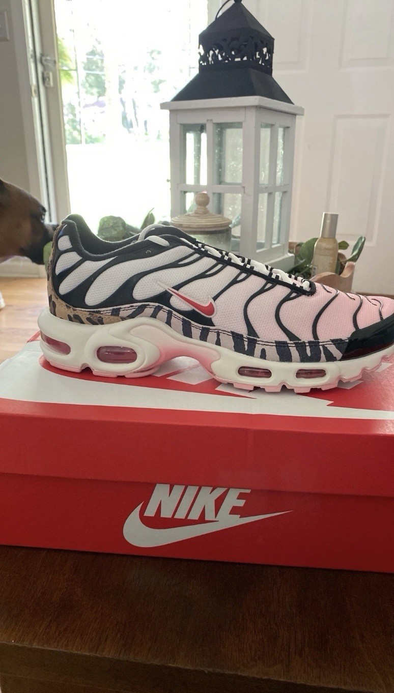 Nike Air Max Plus Pink/Black/White Animal Print Low Top Lace-Up Wmns Sneakers
