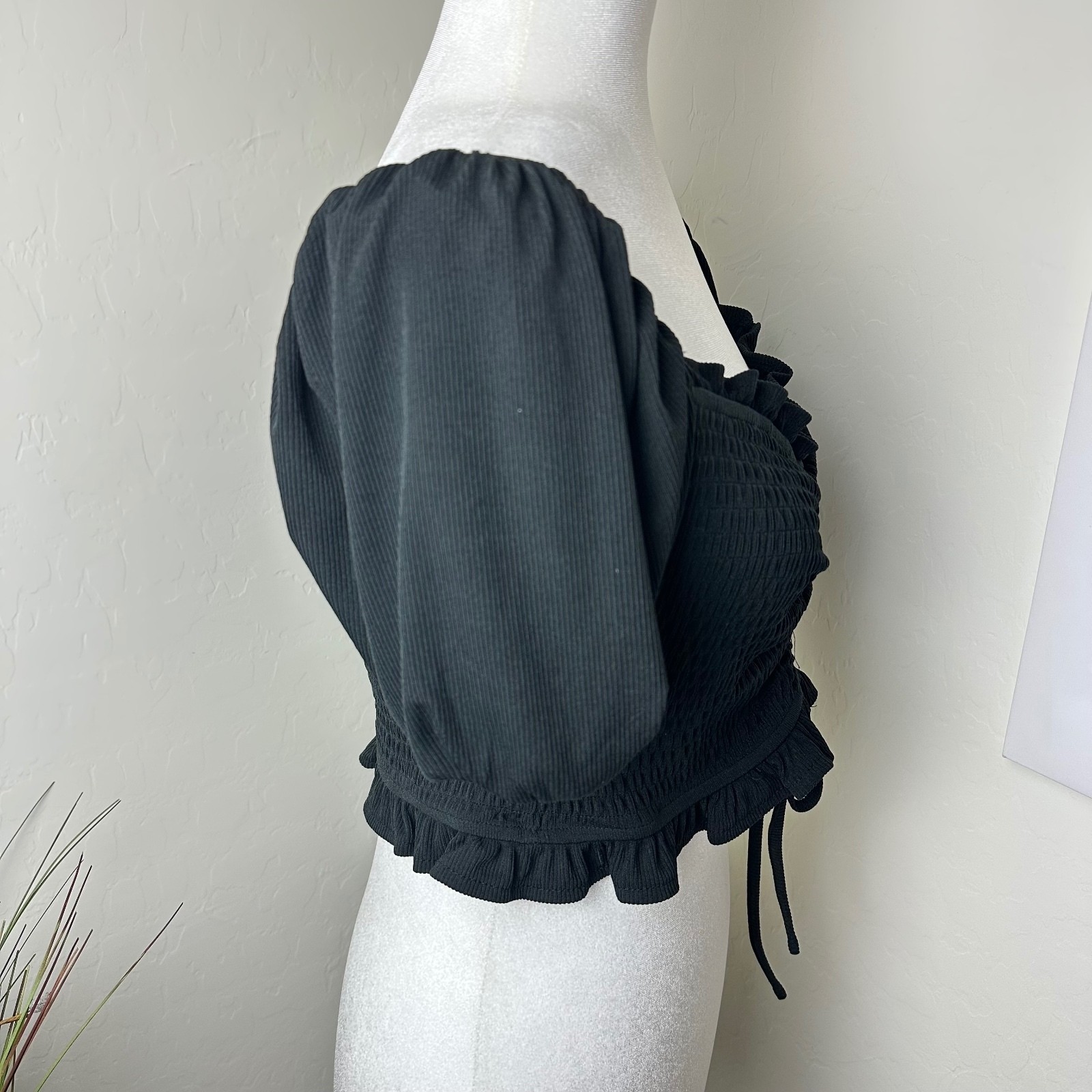 Lill’y Kloset Black Smocked Puff Sleeve Crop Top Sweetheart Drawstring NWT
