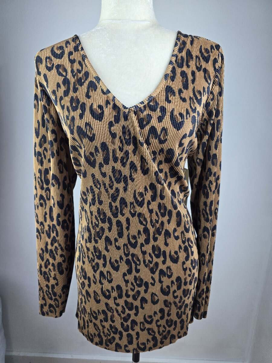 NWT! CYRUS Size Small Women’s Cheetah Print Crinkle/Pleated Tunic Top/Shirt