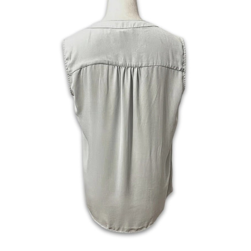 BCBGMAXAZRIA Blouse Sleeveless Button Up Front Tuck Pleated Solid Gray Women’s S
