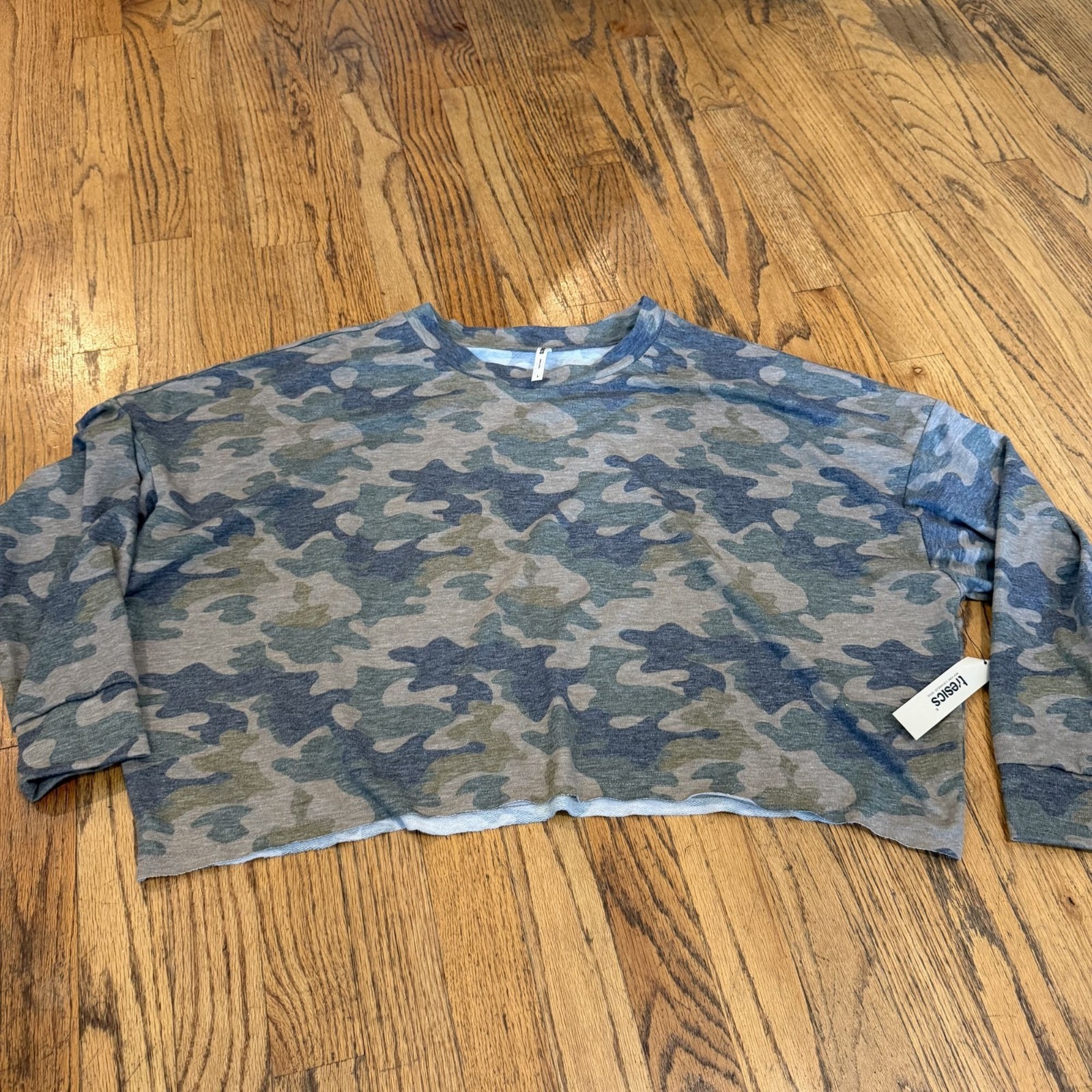 TRESICS WOMENS TENCIL CAMO CAMOFLAUGE T SHIRT NEW SIZE LARGE