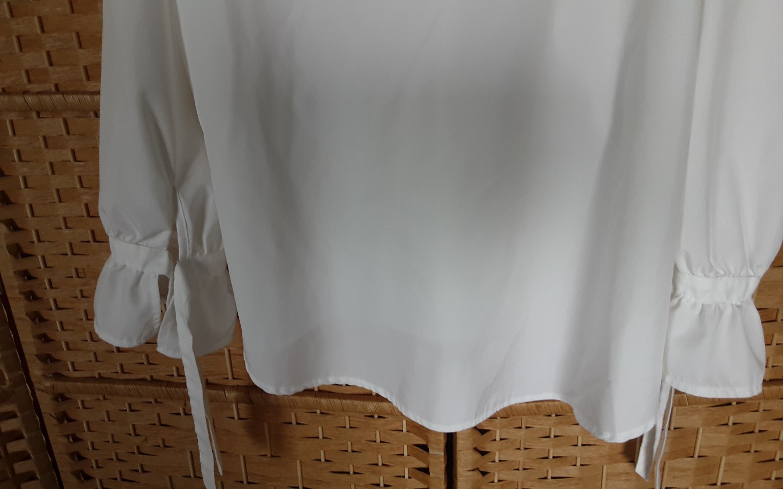 Preowned women unbranded Blouse white long sleeve w/ties Polyester size XL China