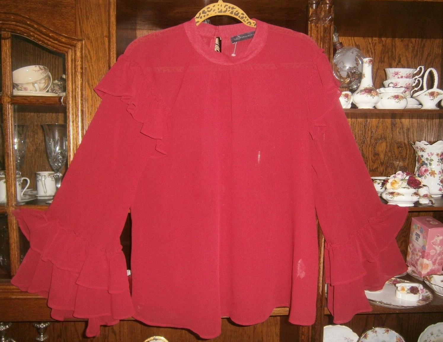 Marks & Spencer. NEW. Gorgeous Relaxed top. Stunning colour. Ruffles. UK 10