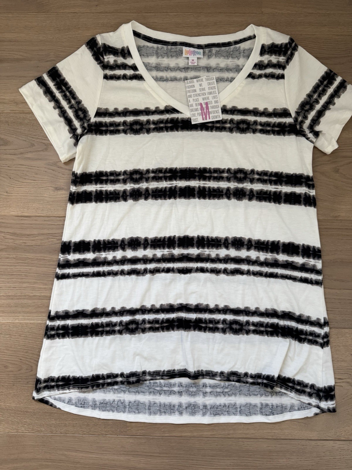 NWT LuLaRoe Medium Christy T – As Pictured