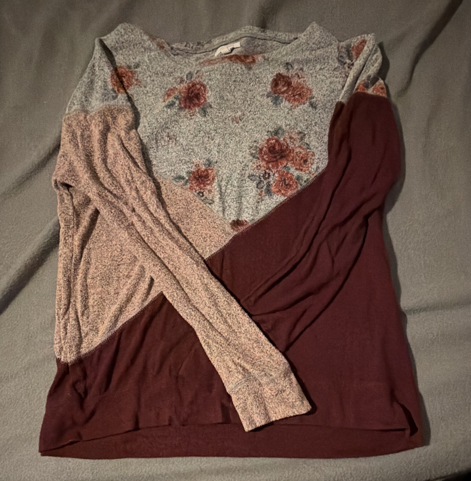 Maurices Women’s Gray/Burgundy Floral Colorblock Round Neck Knit Top, L
