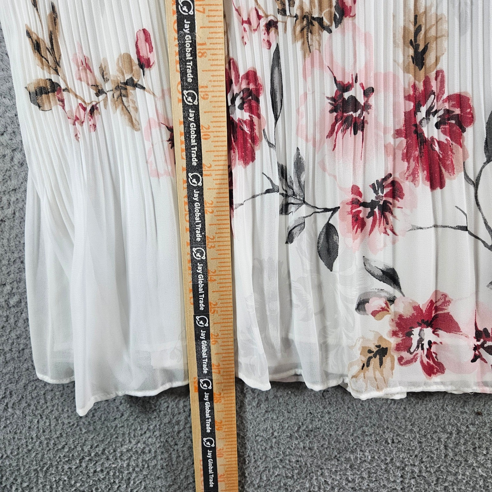 White House Black Market Floral Pleated Blouse White Red Pearl Keyhole Size 8