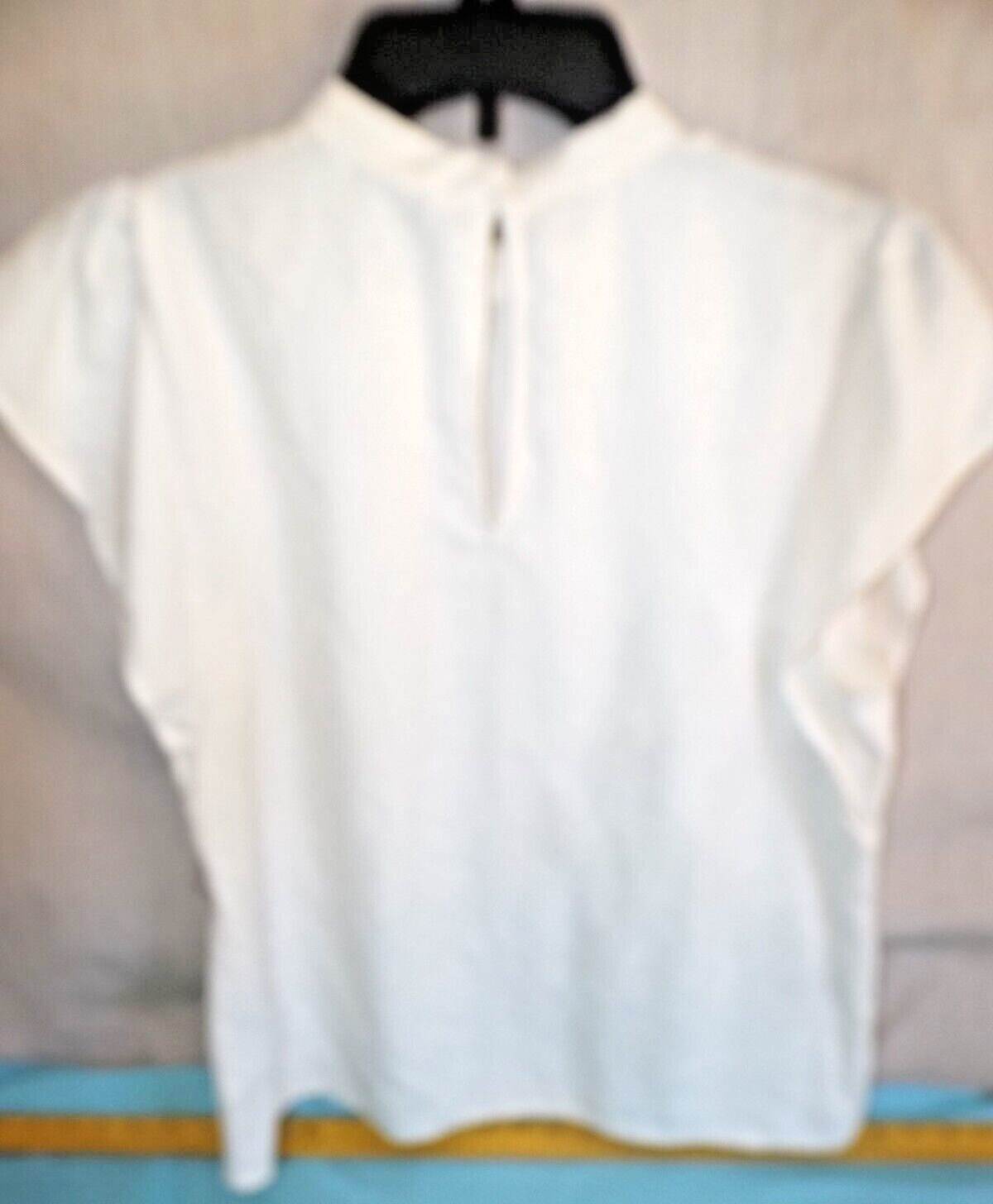 Nine West Women’s Large White Mockneck Ruffle Sleeveless Blouse NWT