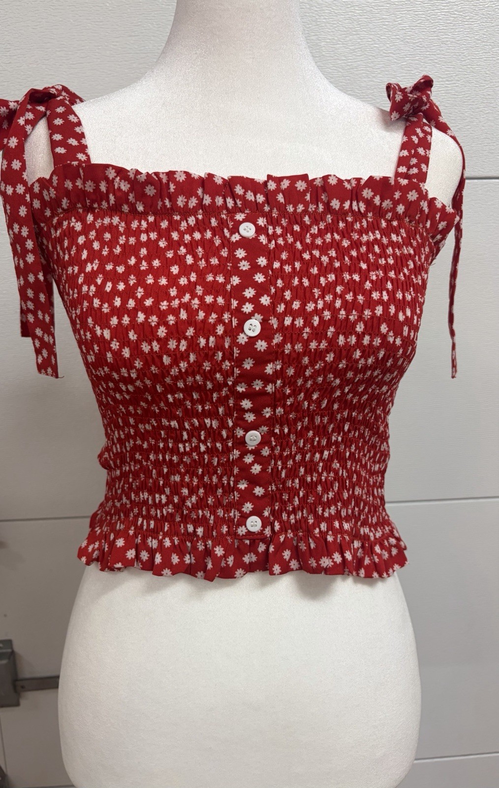 Nasty Gal Women’s Red Floral Smocked Crop Top Tie Strap Button Front Size S