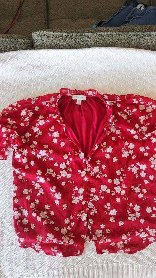 Womans Sz. Small Tamara H. Red Floral Button-Down Blouse #Sweet #Feminine