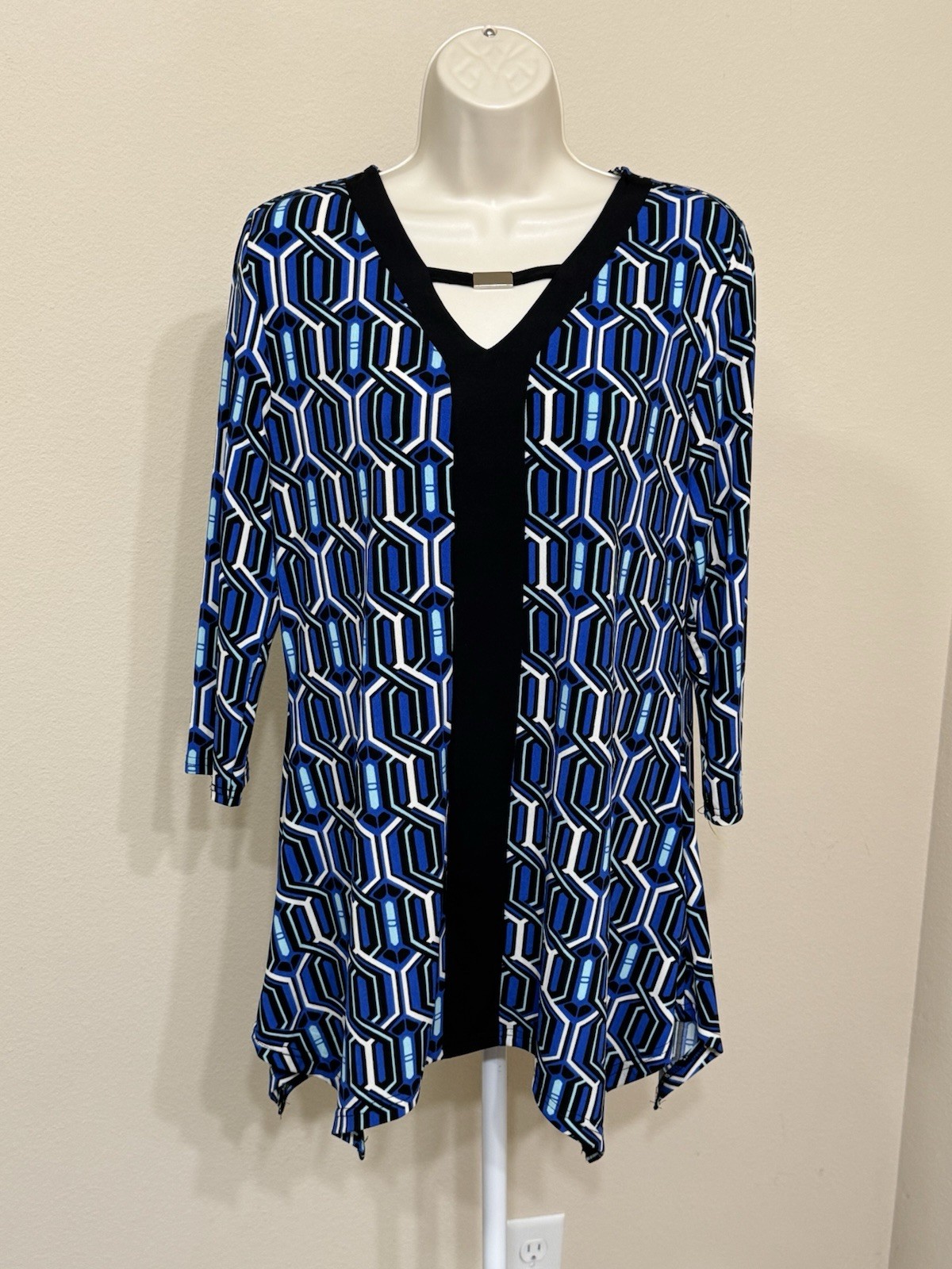 Carolyn Taylor Women’s Black & Blue Geometric Print 3/4 Sleeve Stretch Blouse M