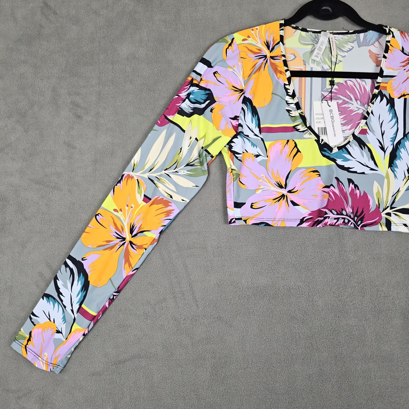 BCBGeneration Blouse Womens L Multicolor Floral V Neck Long Sleeve Crop Top Swim