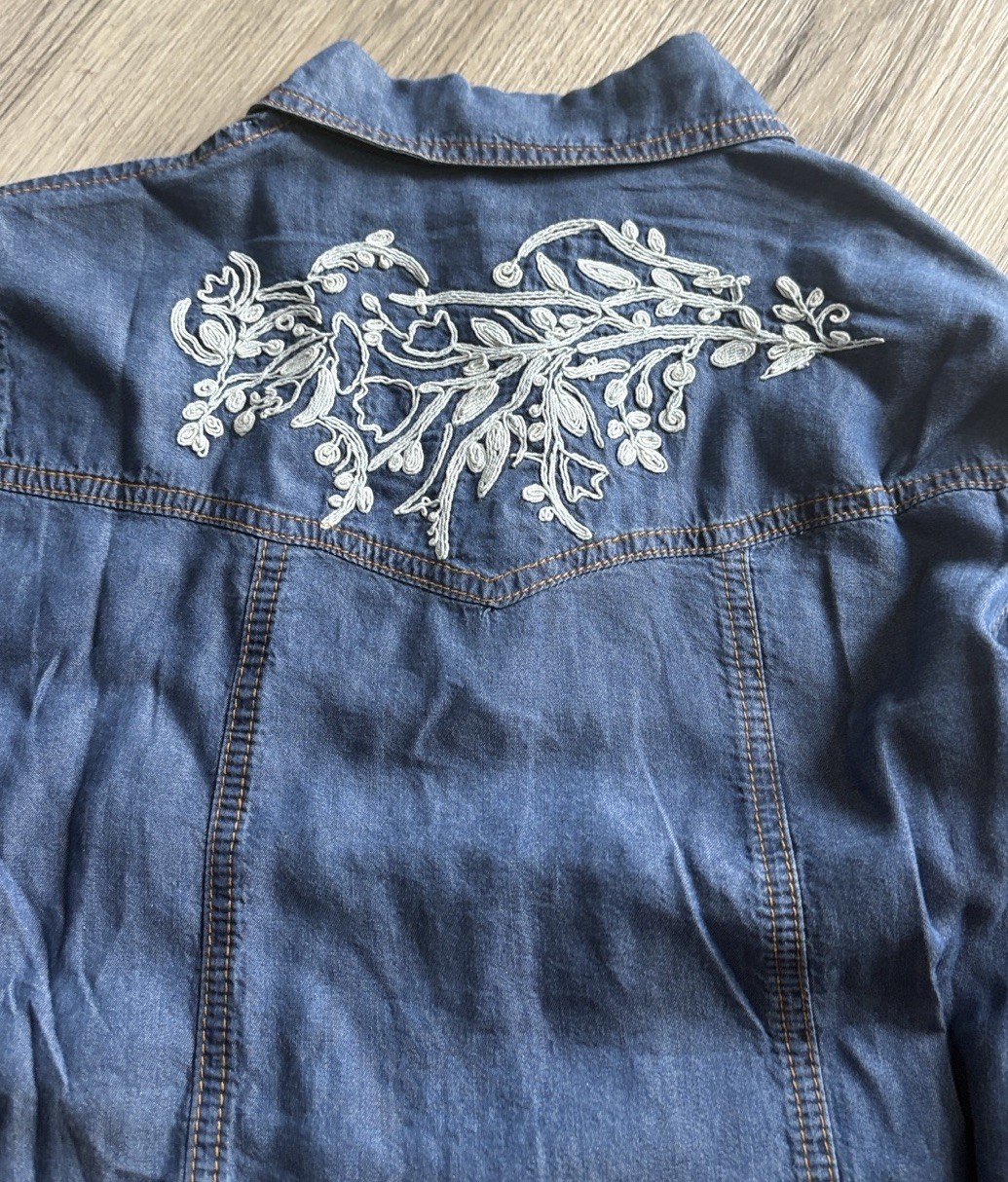 Solitaire Embroidered Snap Boho Western Shirt NWT