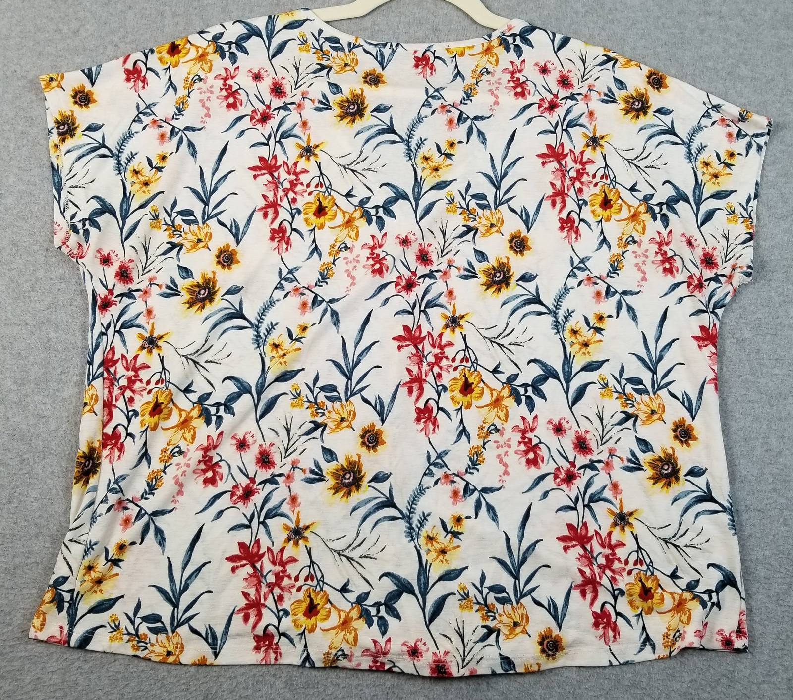 modern attraction Top Women’s Large L Floral Short Sleeves V Neck Spring Stretch
