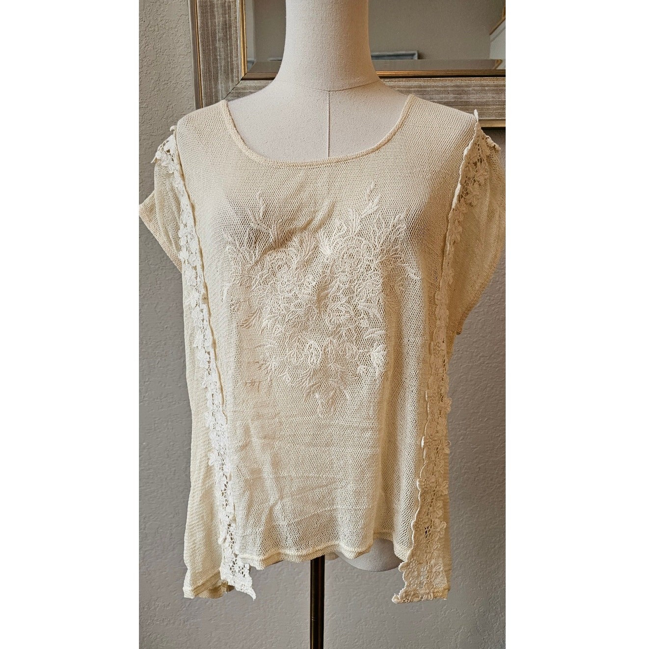 NWT Blu Pepper Embroidered Floral Crochet Lace Top Women Size L Cream cottage