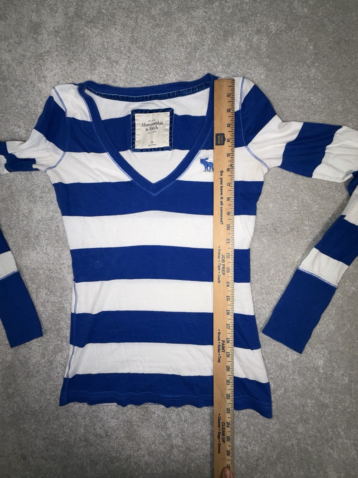 abercrombie y2k striped v neck blue white think stripe xs Moose