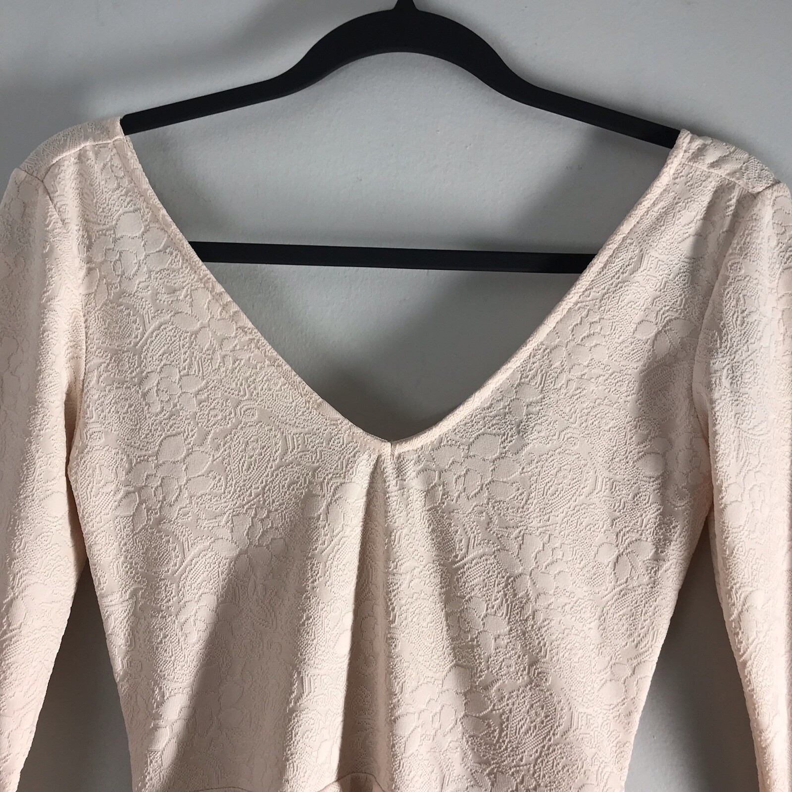 Forever 21 Size Small Light Pink Textured Floral Top Peplum Hem Deep V Neckline