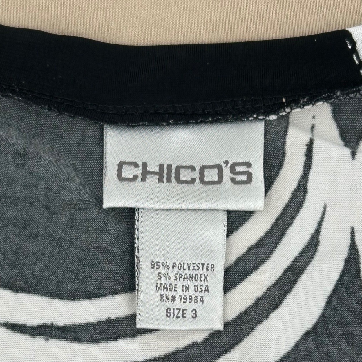 Chico’s Faux Wrap Top Women Size 3 Black White Graphic Circle Print Mod Chic