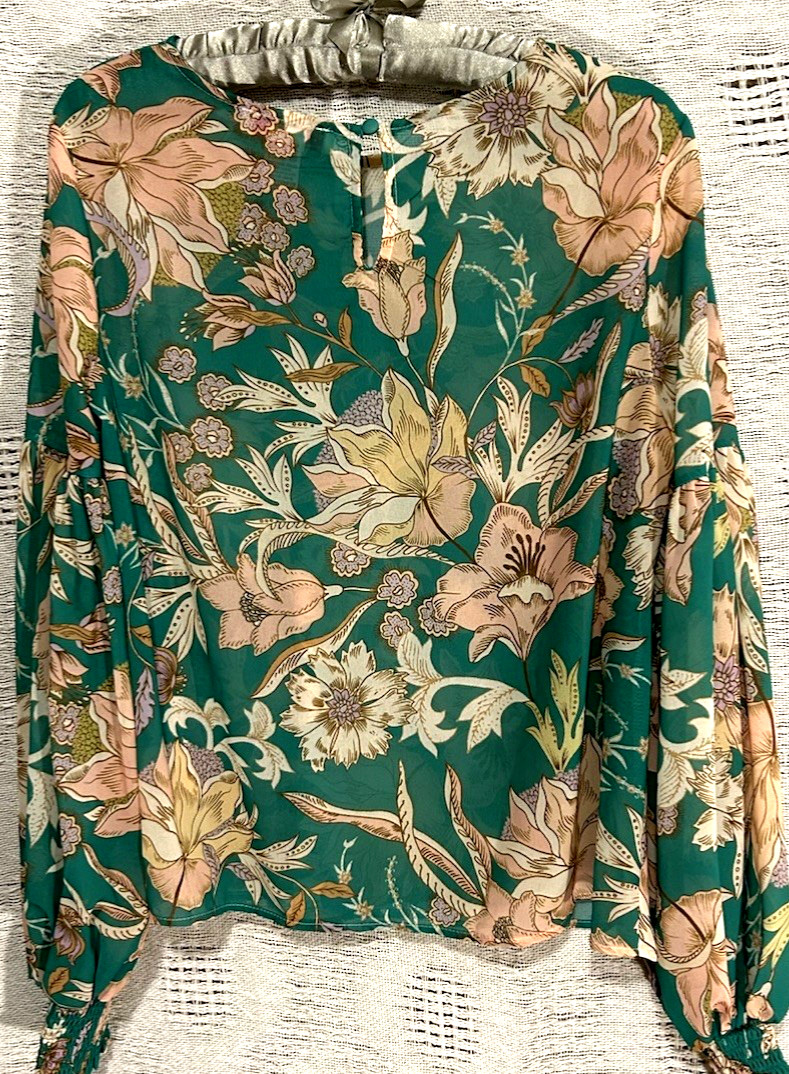 Flying Tomato Top M Pretty Green Floral Print Silky Boho Blouse Popover Shirt
