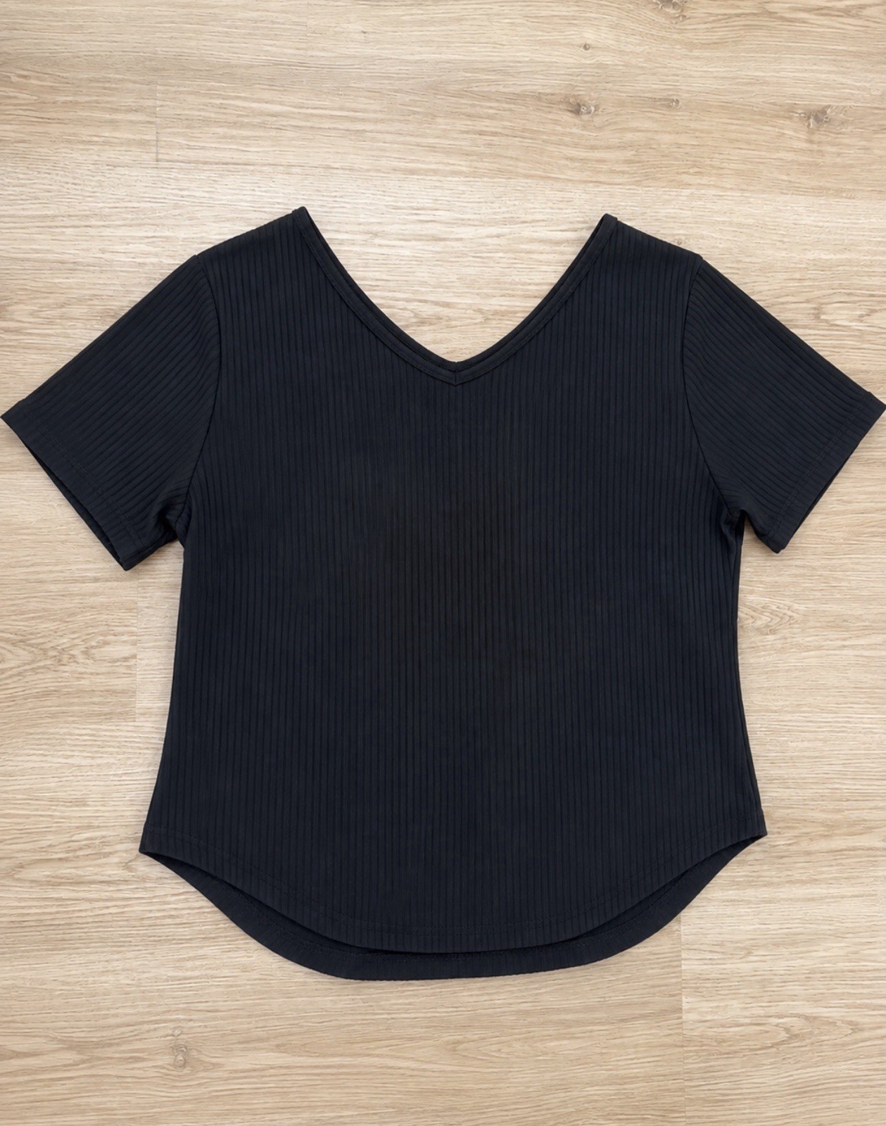 Emery Rose Women’s Plus 5XL Black Solid Ribbed Knit V-Neck Button Top