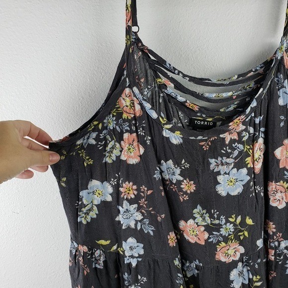 Torrid Women’s Size 2 Floral Print Crossback Tiered Cami Gray Vintage Wash