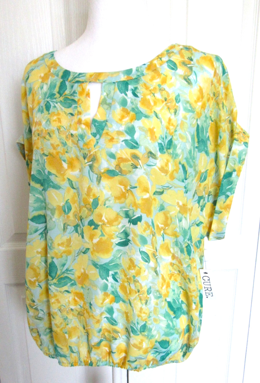 NWT CURE SIZE EXTRA LARGE WOMEN’S TOP BLOUSE YELLOW GREEN FLORAL SHORT SLV