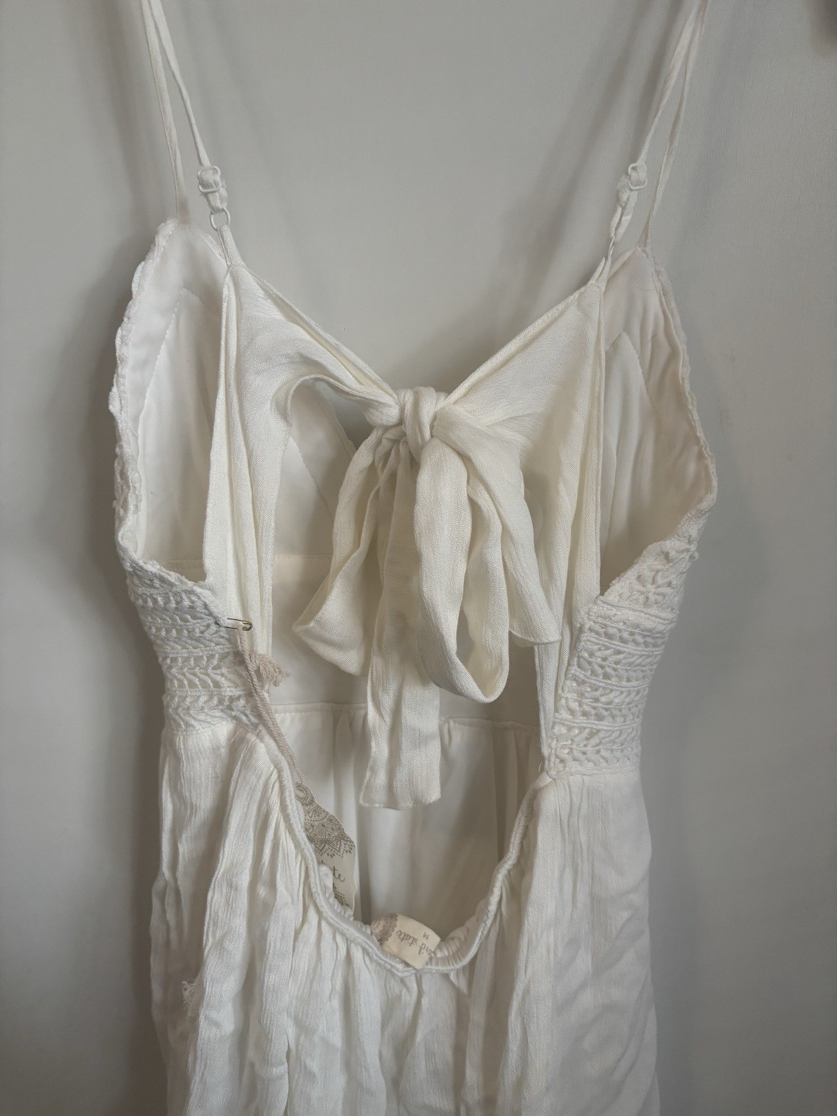 Altar’d State White Lace V-Neck Backless Tie Back Bow top Women Size M
