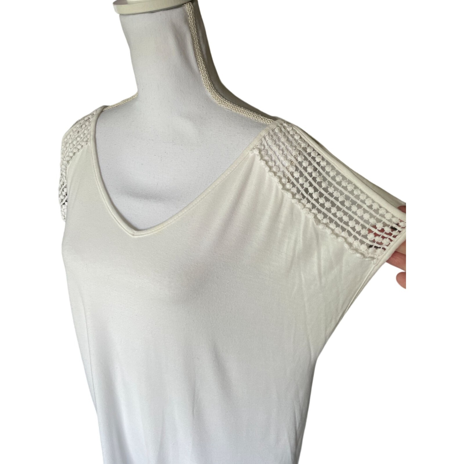 Casual Couture by Green Envelope Women’s Top Shirt Sz L White Lace Cold Shoulder