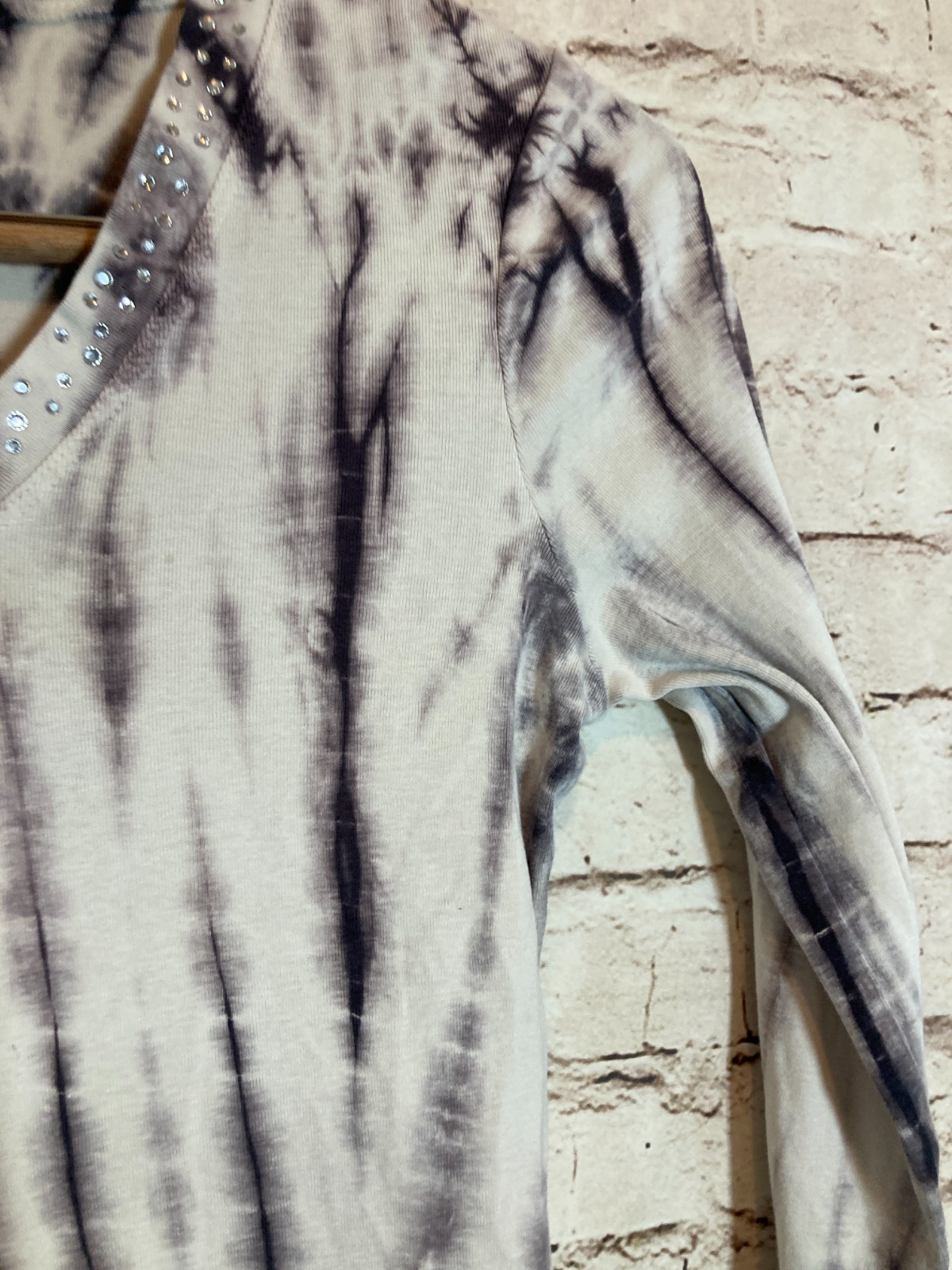 XCVI Boho Top Womens Medium White & Gray Tie Dye Beaded Cotton Hippie Stretch