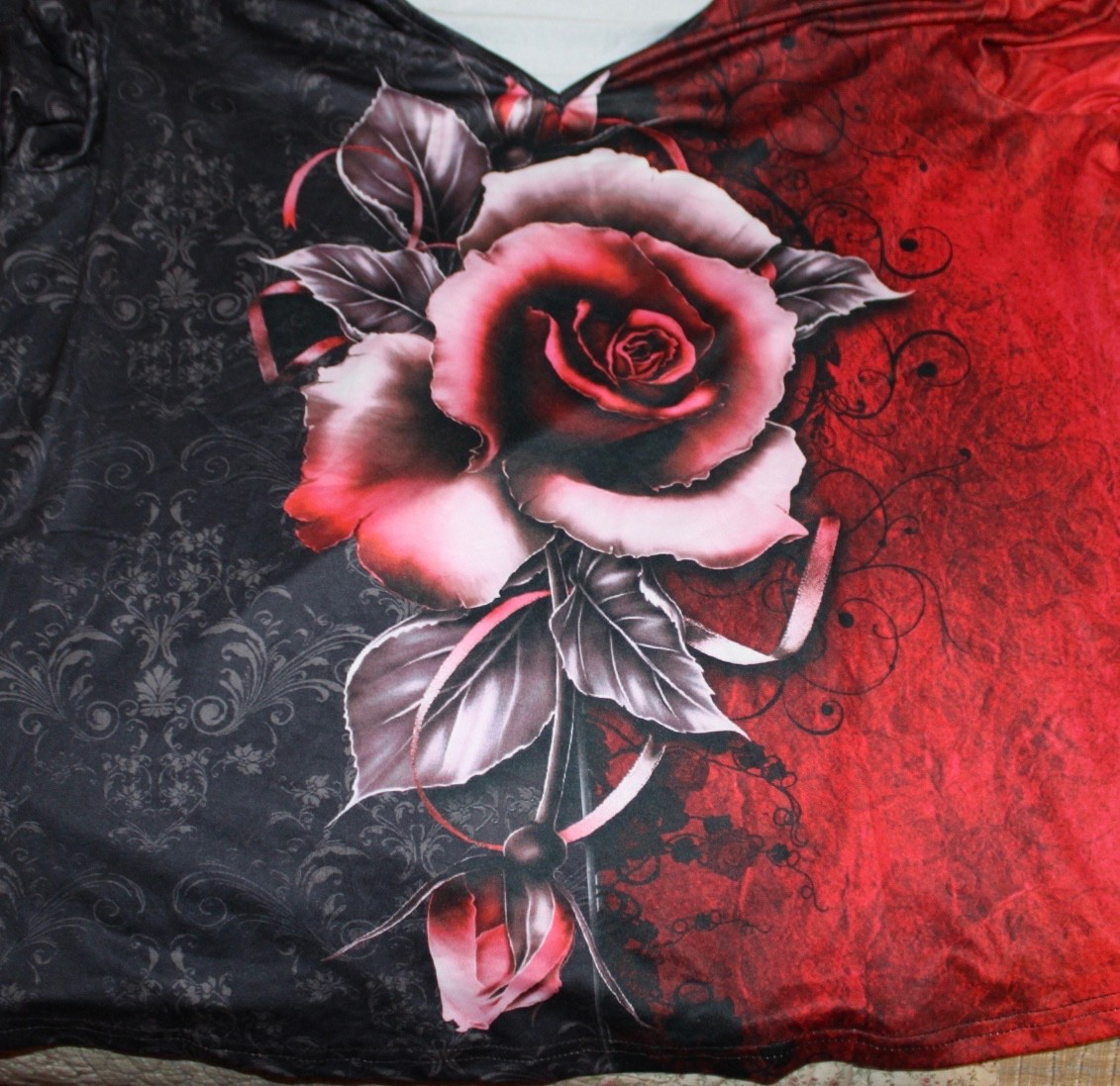 1XL NWOT Women’s Emery Rose Black Red Elbow Length Sleeves V-Neck Top