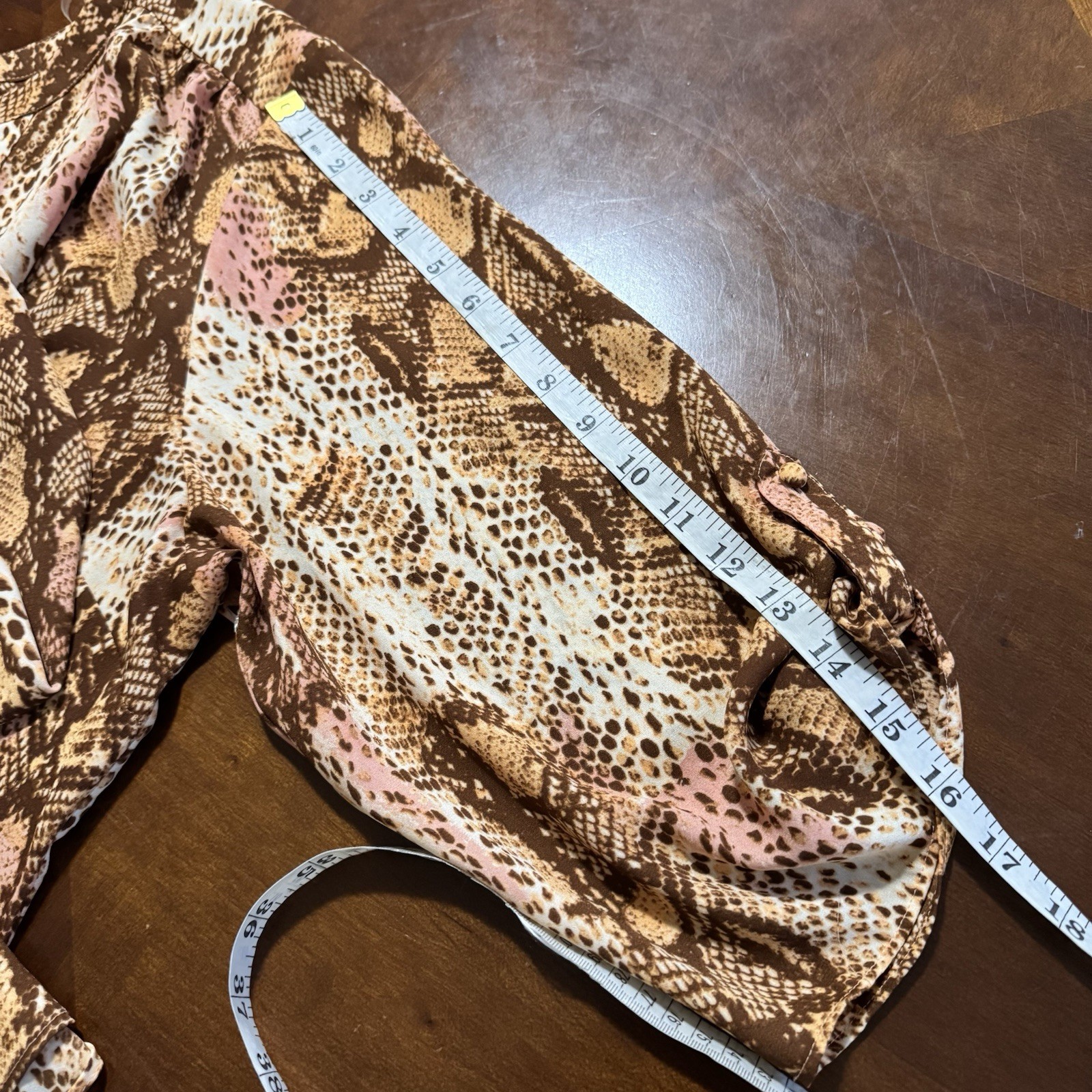NEW Worthington Women’s 2X Top Roll Tab Sleeve V-Neck Snakeskin Print