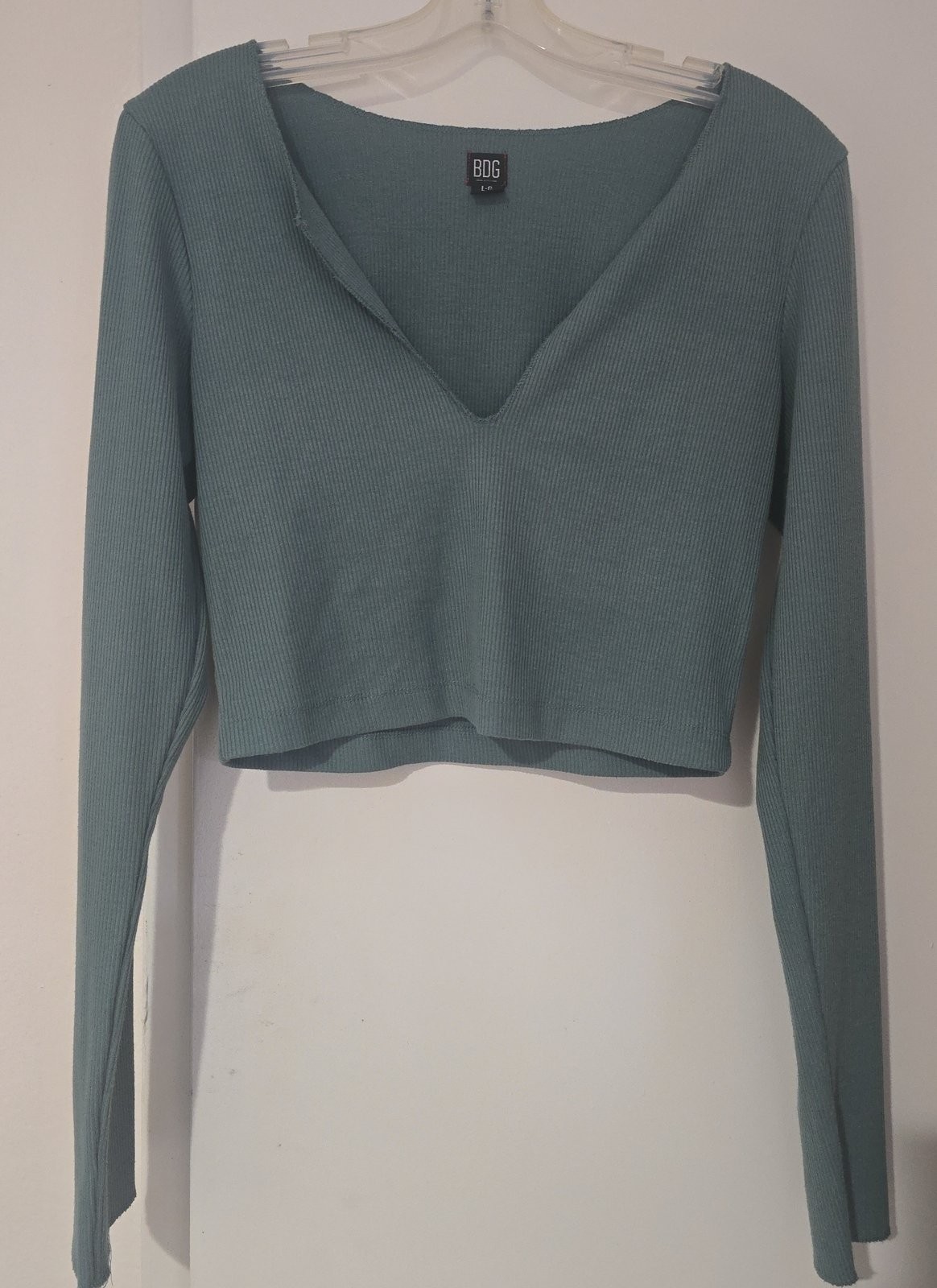 BDG Urban Outfitters Ribbed Notch V-Neck Crop Top Sage Green Long Sleeve L