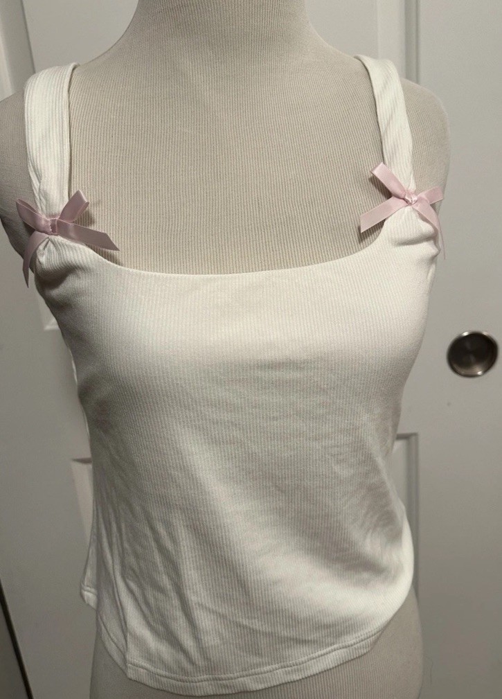 NWT Edikted White Ribbed W/Pink Bows Crop Top Stretchy Build In Bra Layer L