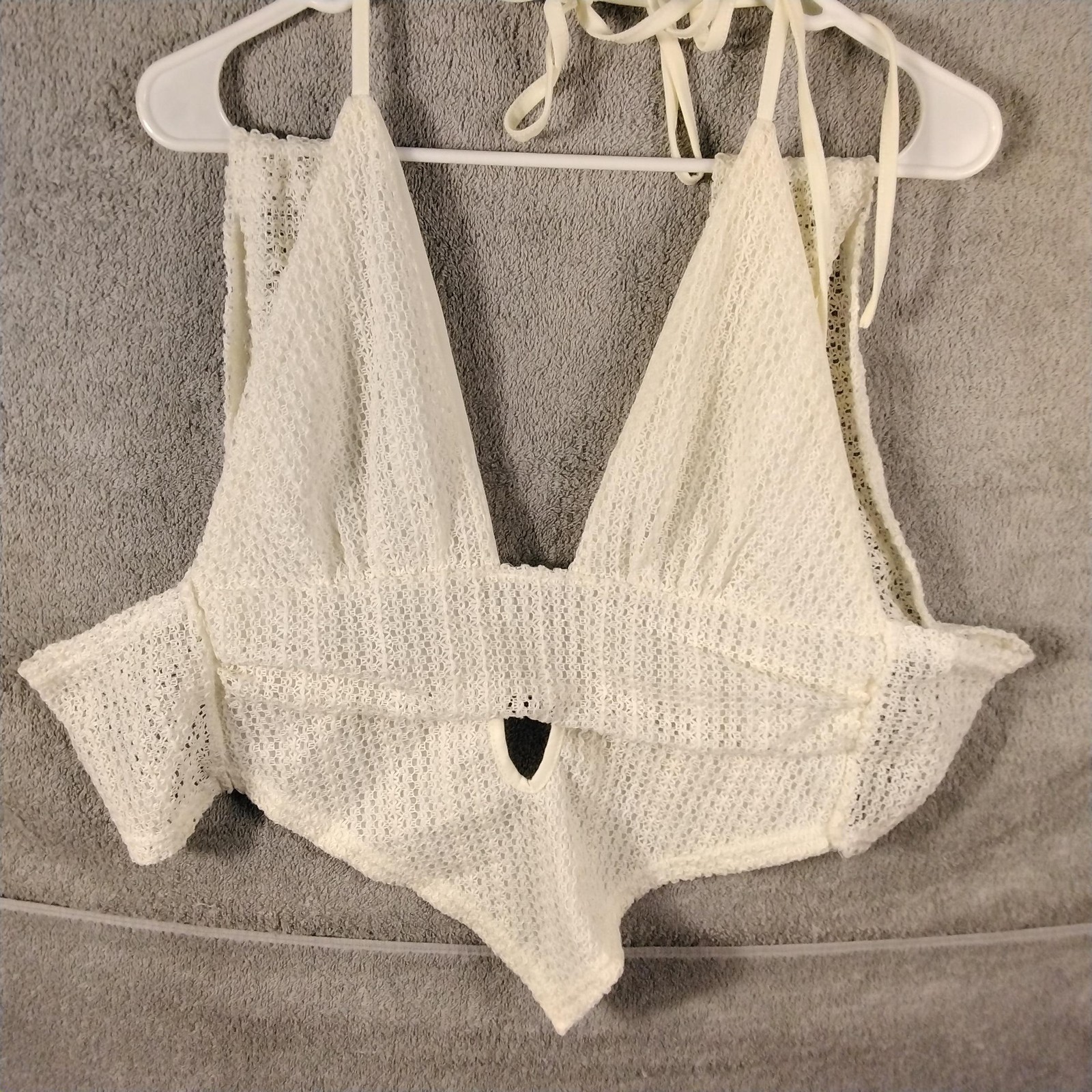 Soly Hux Womens Halter Top Medium Ivory Crochet Plunge Cut out Strappy Backless