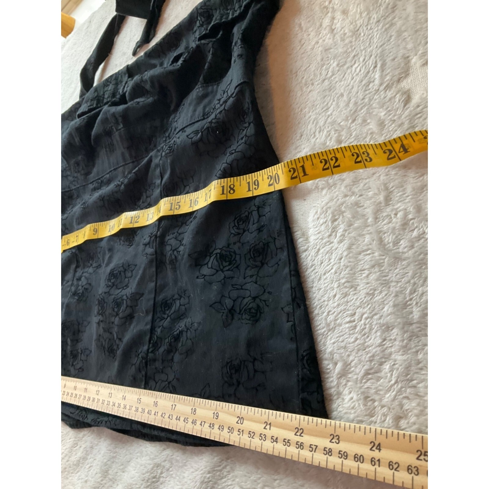 Torrid Women’s.12 Halter Backless Top Black Velvet Roses Textured Goth Whimsical