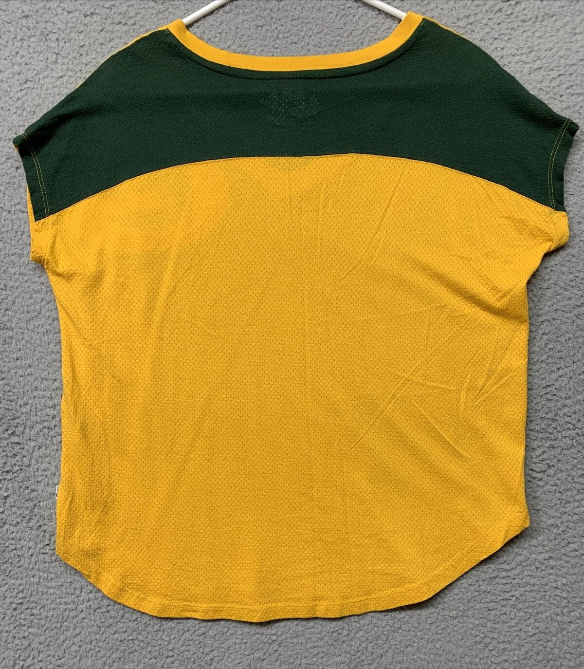 Touch By Alyssa Milano Women’s Green Packer Pullover T-Shirt Size Medium Yellow