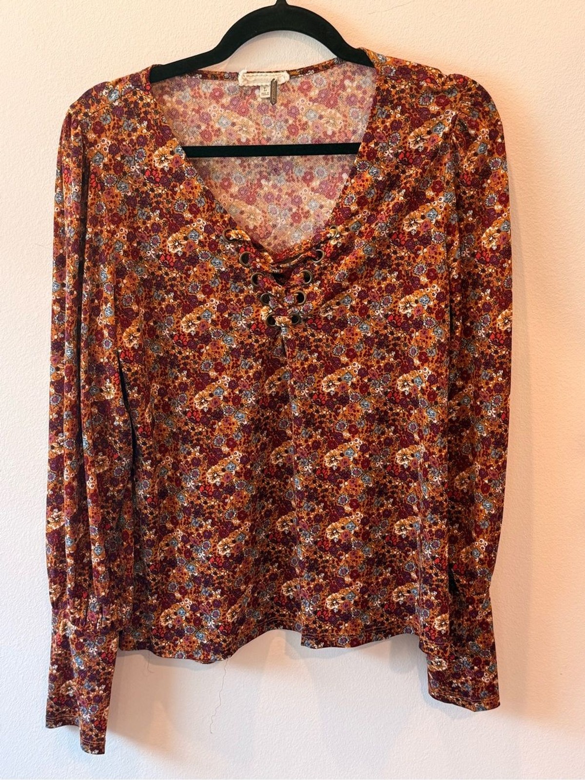 Gimmicks by BKE Buckle Floral Lace Up Boho Top Large