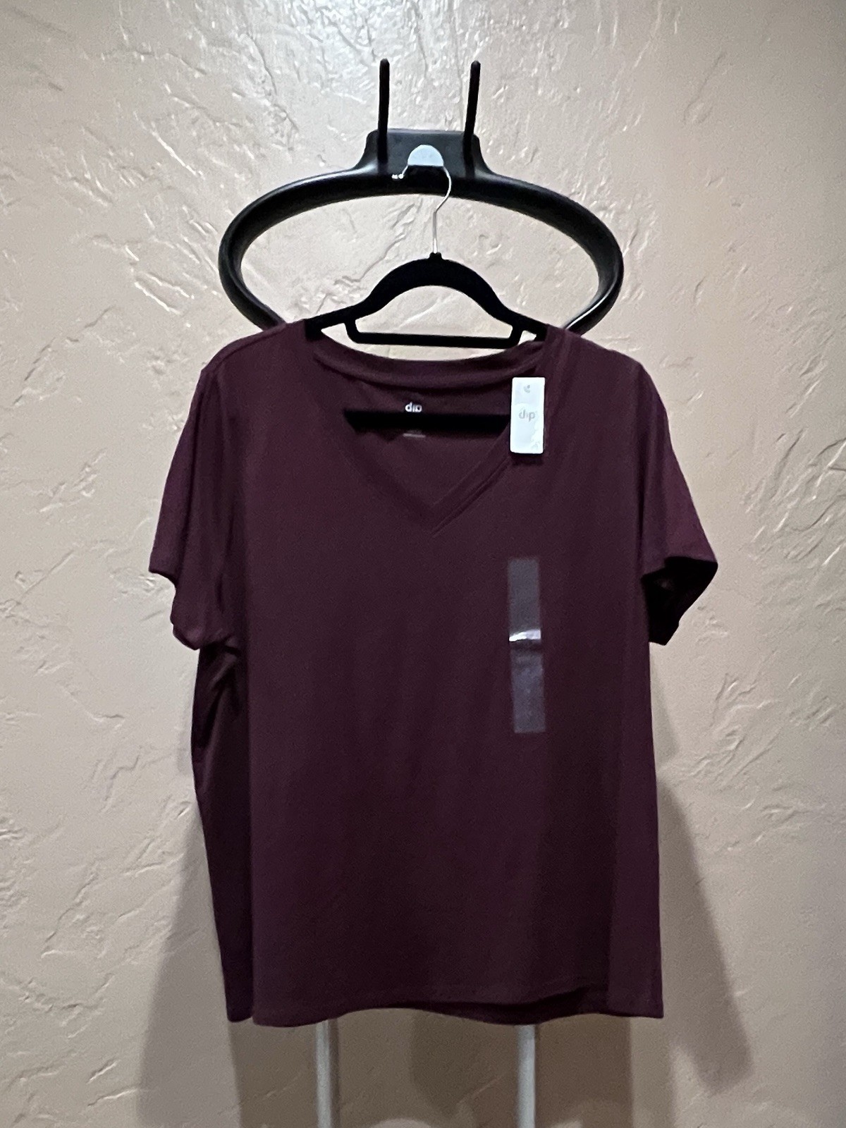 NWT Dip Burgundy V-Neck T-shirt Size 1X