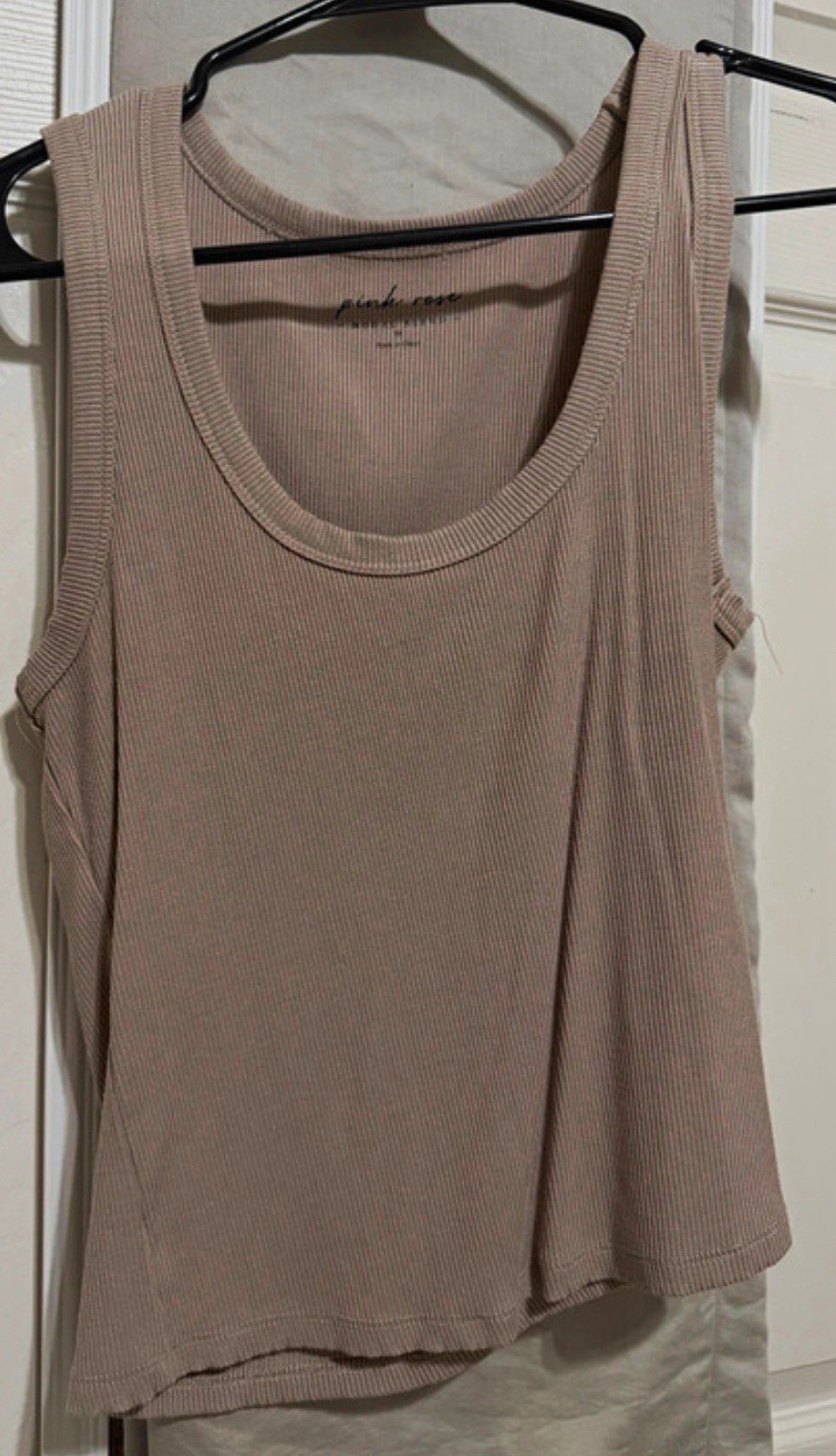 Blind. Rose Modal Blend Ribbed Knit Beige Scoop Neck Wide Strap Tank Top M