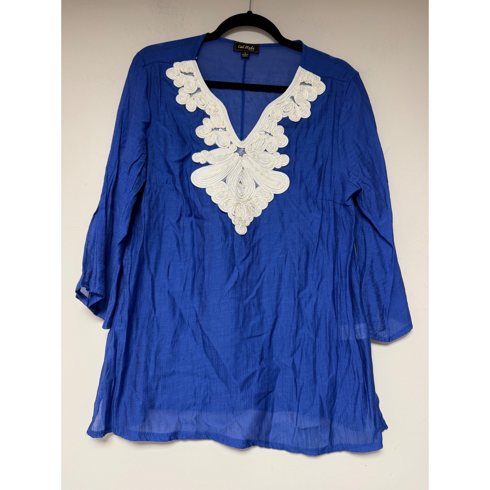Cal Style Blue Embroidered V Neck Tunic Top Women’s Large Made in USA