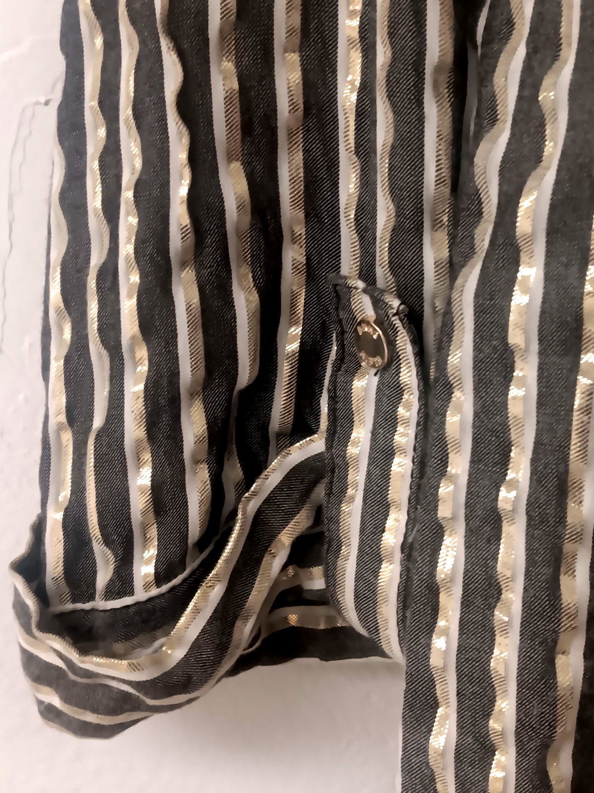 Anne Klein Woman’s Gold & Gray Striped Zippered Top NEW Medium