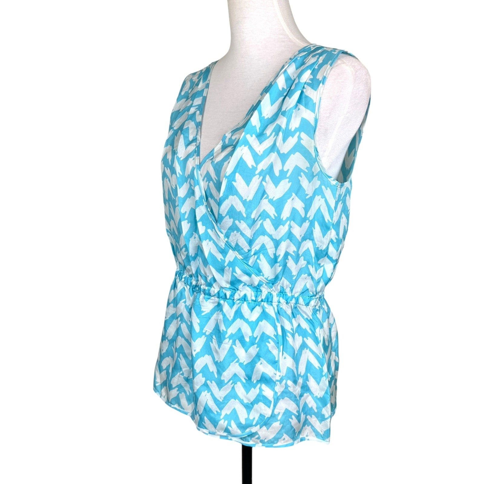 Doncaster 8 Blue Chevron 100% Silk Splice V-neck Sleeveless Lightweight Blouse