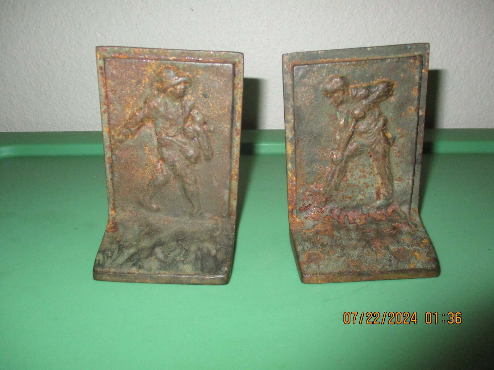 2 Vintage Bookends (Unbranded)