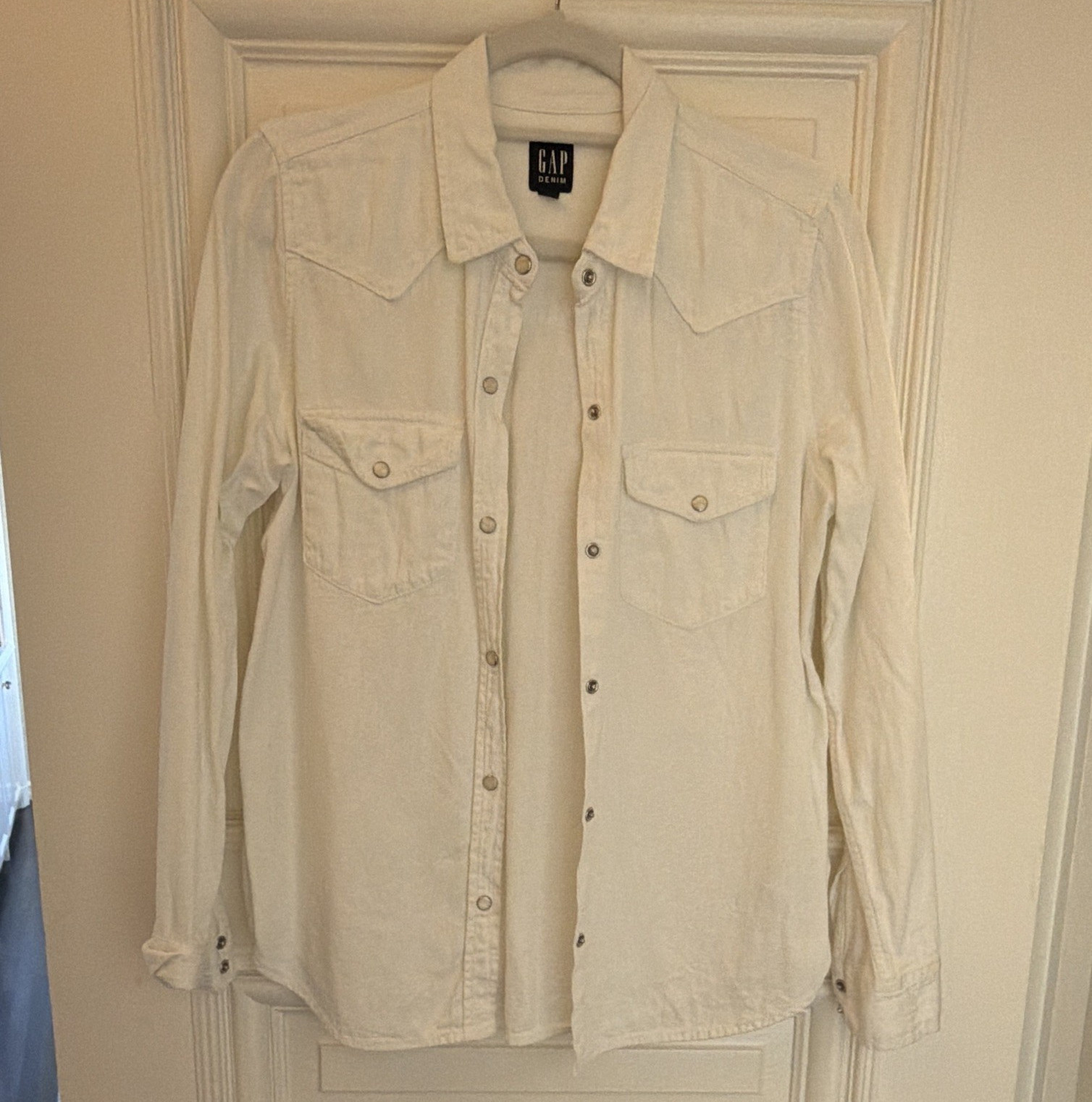 GAP Women’s M White Denim Cotton Button-Up Collared Long Sleeve Shirt