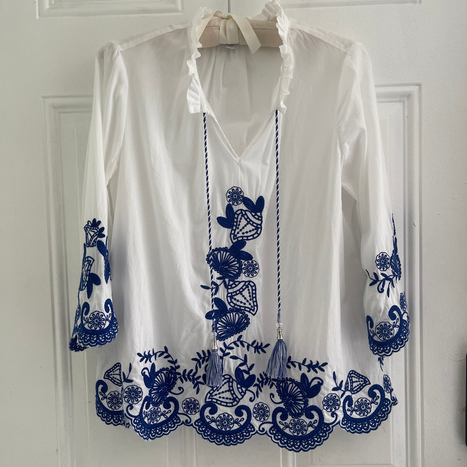 Chico’s White Blue Embroidered Cotton Peasant Blouse Tassel Tie Size 0 Small 4