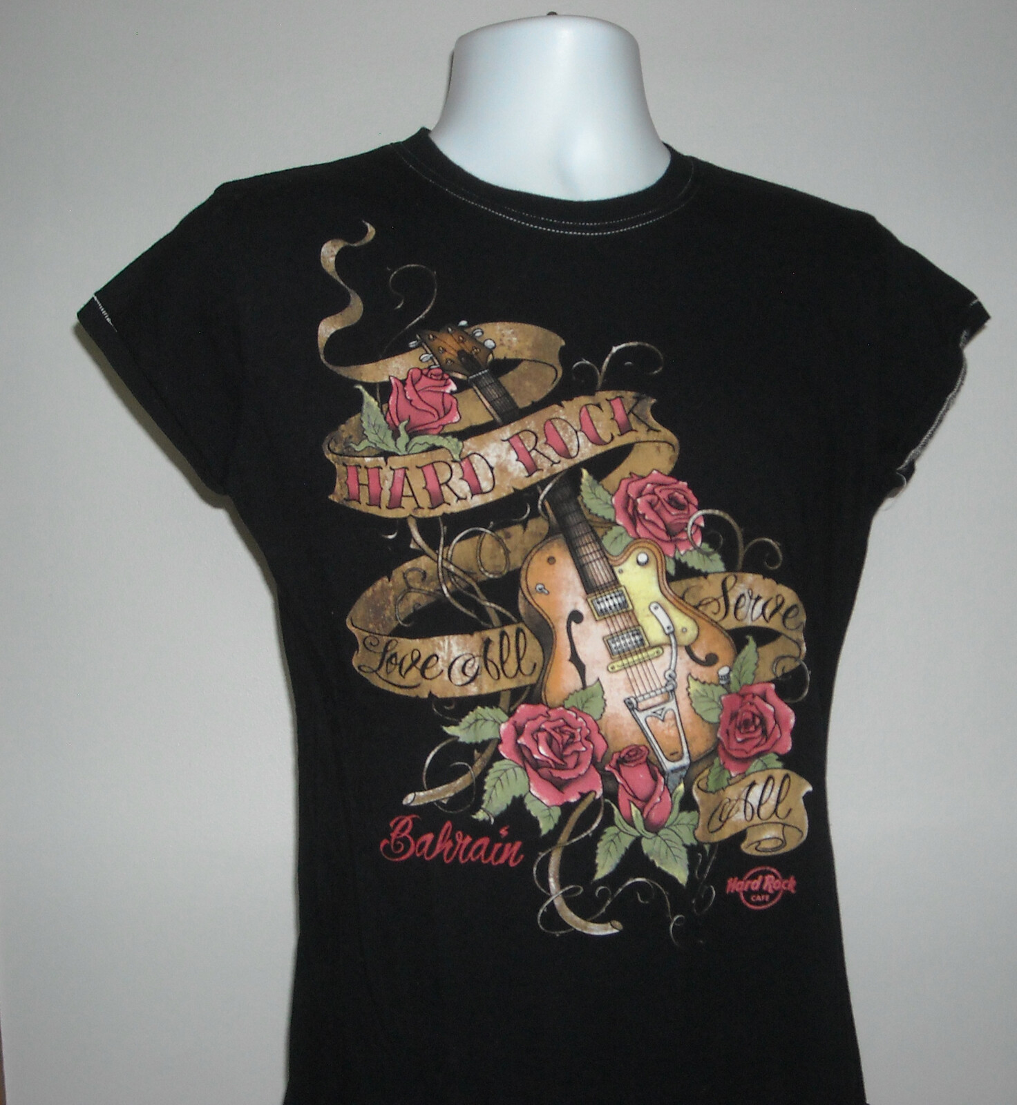 Hard Rock Cafe Bahrain t shirt Juniors Large Guitar Roses Logo Love All Serve