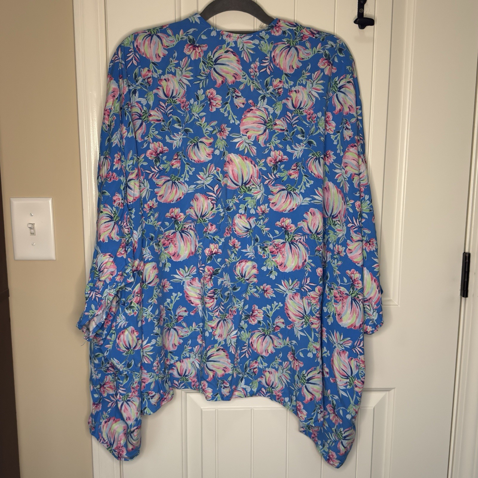 Dear Scarlett One Size Blue Floral Lightweight Open Front Rayon Kimono T12381-1