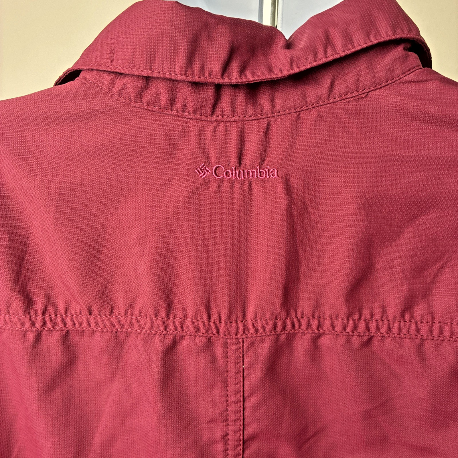 Columbia Titanium Women’s Button Up Shirt Maroon Long Sleeve Outdoor Hiking Vent